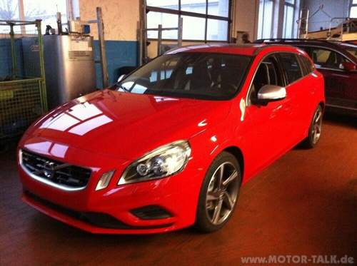 V60 T6 R-Design Signalrot