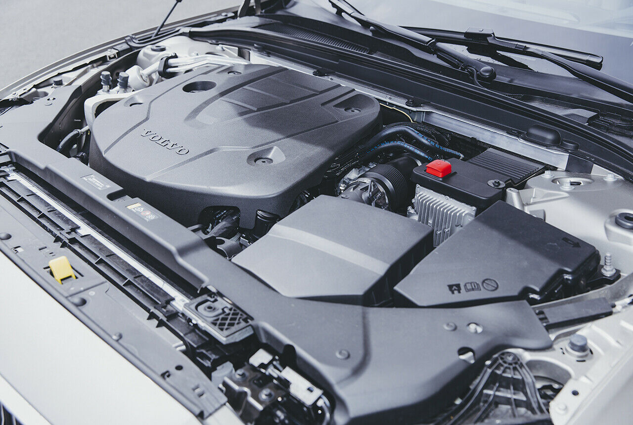Beim stärksten Diesel (D4) wird der 2,0-Liter-Vierzylinder-Turbodiesel von zwei Ladern beatmet