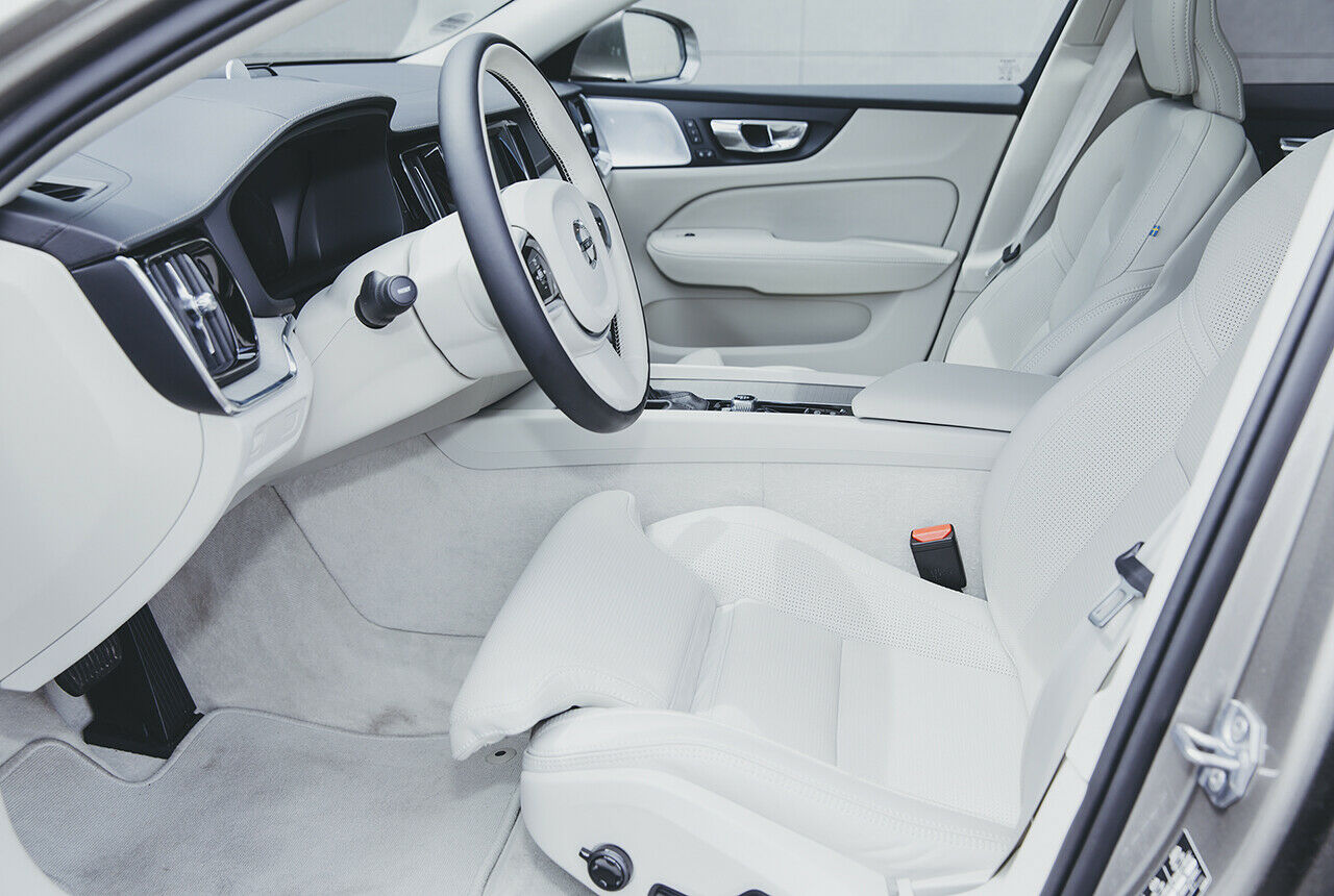Teil des Komfort-Sitzpaketes für den Volvo V60: Edles Nappaleder und umfangreiche Einstellmöglichkeiten für die vorderen Sitze