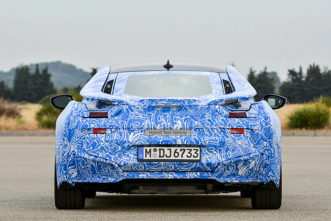 Das Heck des neuen Plug-in-Hybriden von BMW ist ziemlich zerklüftet