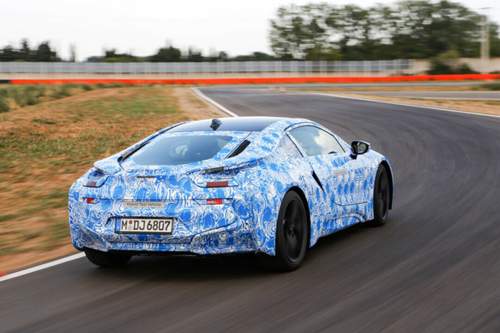 Neben dem Dreizylinder steckt in dem i8 noch ein 131-PS-Elektromotor