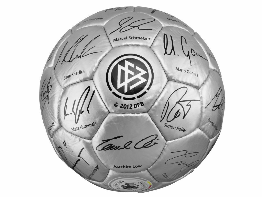 Autogrammball für 29,90 Euro