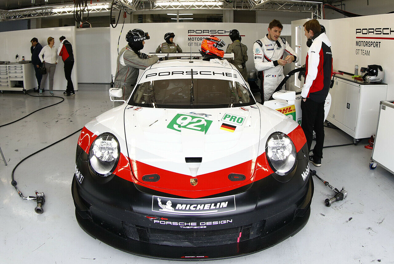 Der Porsche RSR nach GTE-Reglement kostet ab 991.000 Euro. Sieben Kundenteams erstanden bereits ein Exemplar