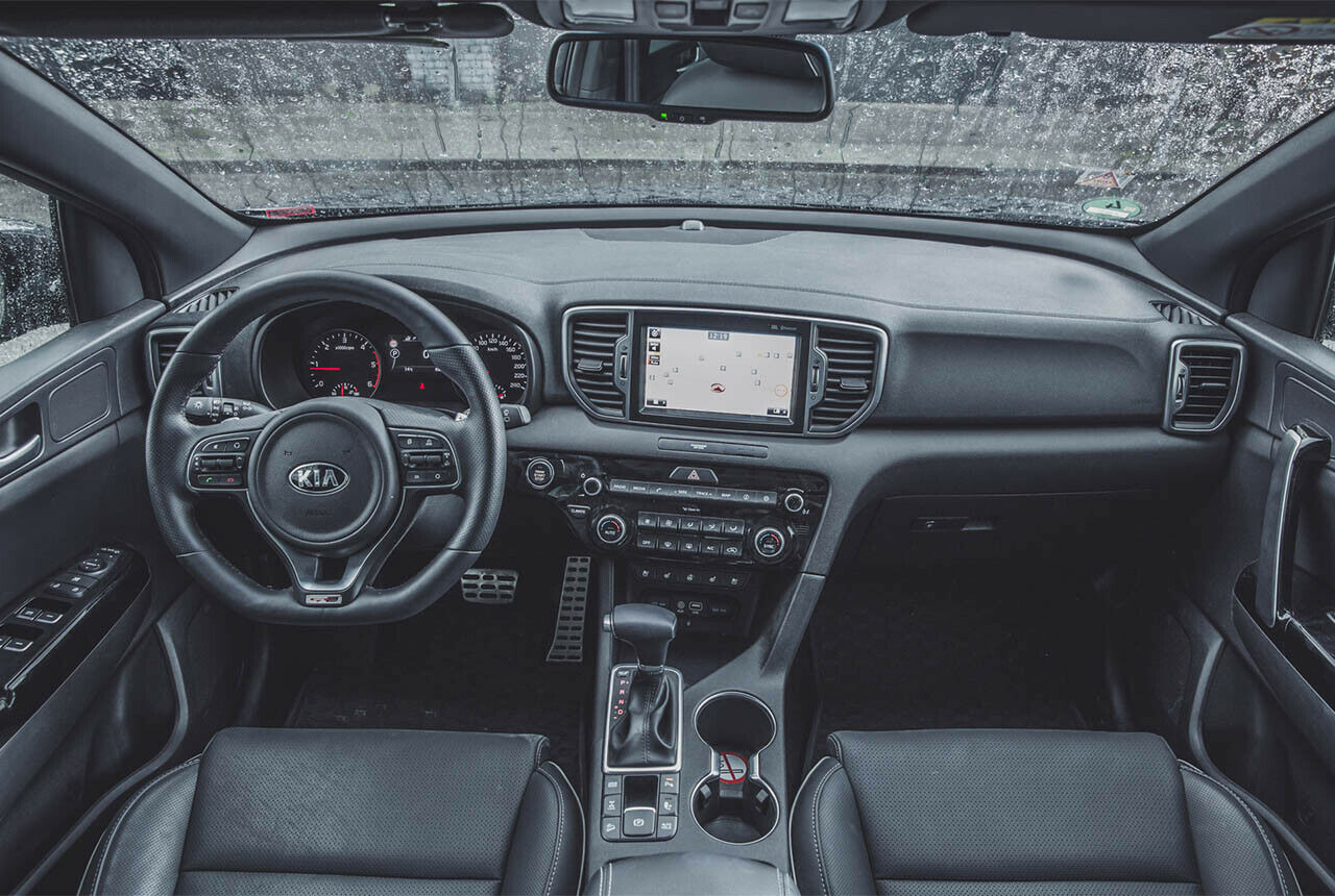 Vorn sitzt es sich gut im Kia Sportage