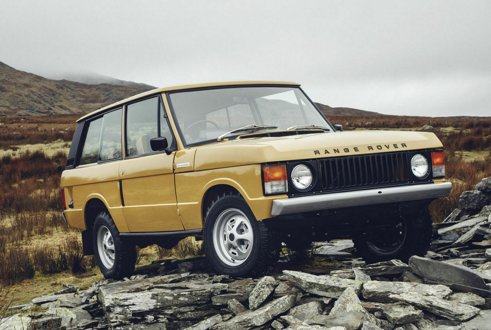 Range Rover Classic "Reborn": Land Rover zeigt auf der Rétromobile in Paris den ersten neuen alten Range