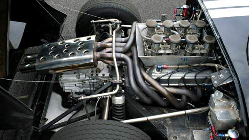 Der V8 sitzt beim Ford GT40 in der Mitte