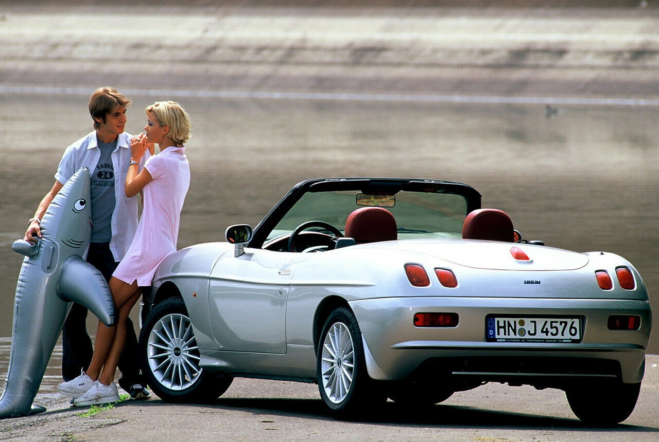 Der Fiat Barchetta basiert auf der Plattform des Fiat Punto der erste Generation