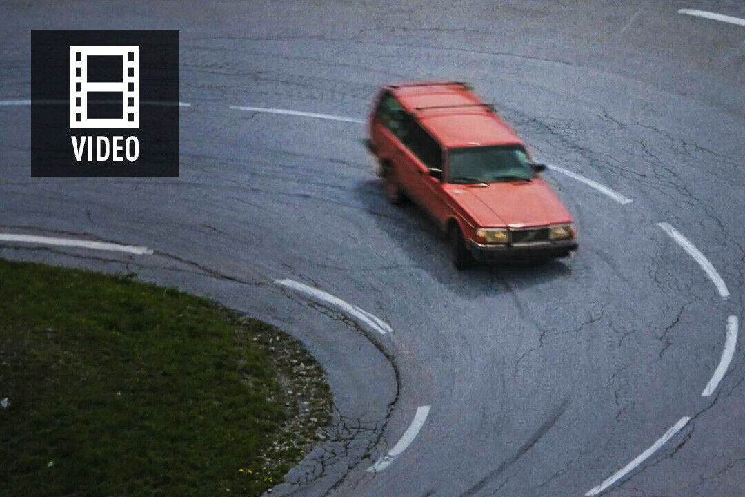 Quer bergab: Der Kult-Volvo von Christoffer Castor spielt eine Gastrolle im Forza-Werbespot