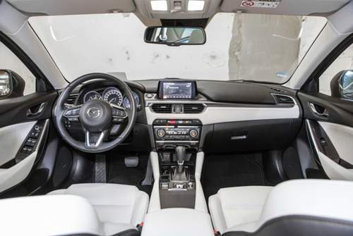 Das weiße Lederpaket kostet 200 Euro und bringt mehr Licht in den Mazda6, aber auch mehr Empfindlichkeit