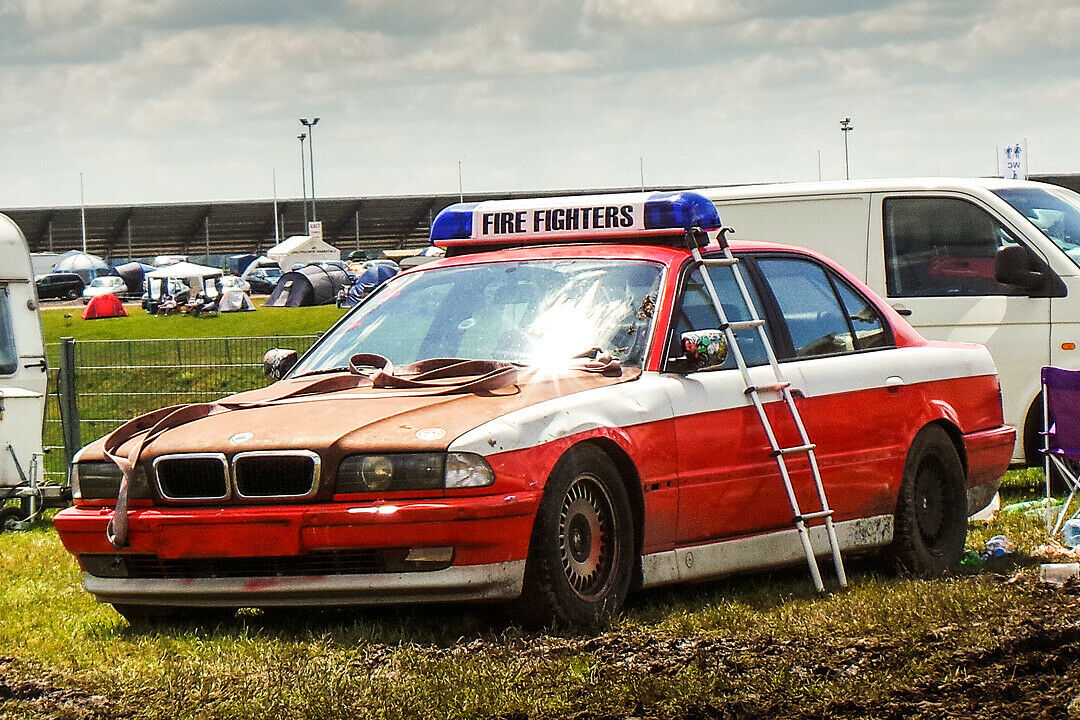 Ein 7er BMW im Feuerwehr-Trimm. Ob der Wirklich Brände löscht?