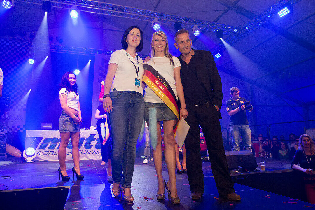 Mitten in der Nacht zum Samstag steht die neue Miss Opel fest. Es ist die 25-Jährige Luise aus Berlin