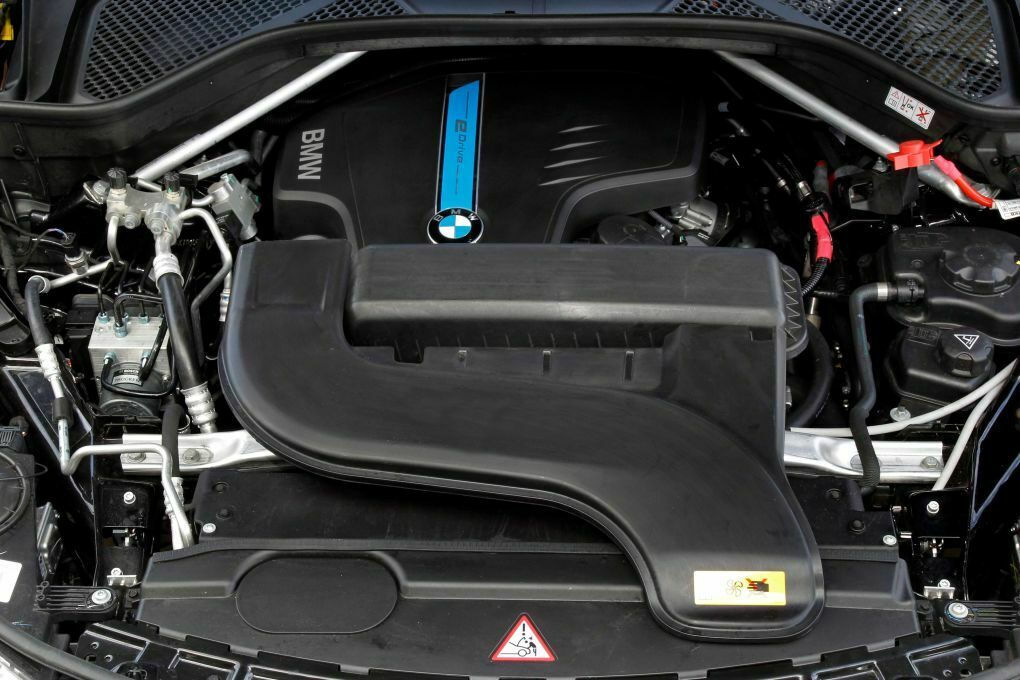 Unter der Motorhaube steckt ein Vierzylinder