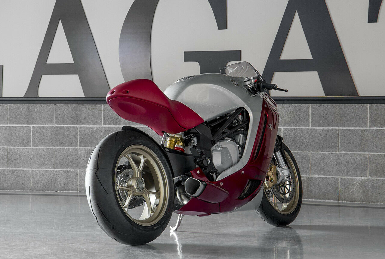 Zagato hat die Auspuffanlage unter den Motor verlegt