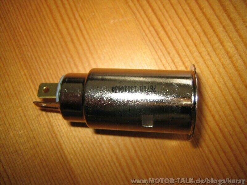 Einbau 12V Steckdose im Laderaum des Astra H Caravan