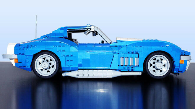 Das Modell kommt mit dicken Sidepipes - was der Lego-TÜV wohl dazu sagt
