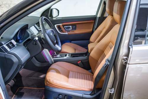 Das feine Leder im Land Rover Discovery Sport ist in der - teuren - Ausstattung HSE Luxury inklusive
