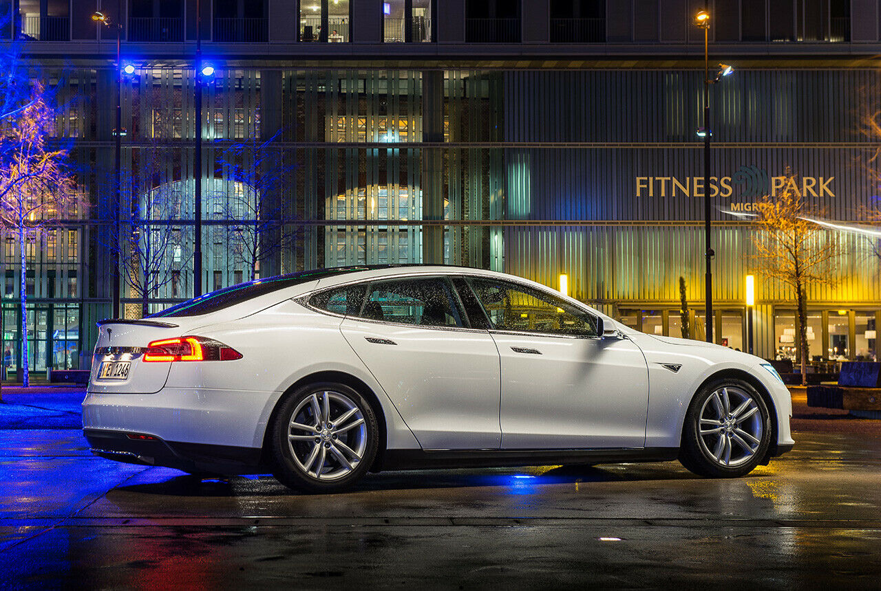 Rechnerisch umweltschädlich: In Singapur entspricht der Stromverbrauch des Tesla Model S einem Verbrauch von knapp zehn Litern pro 100 Kilometer