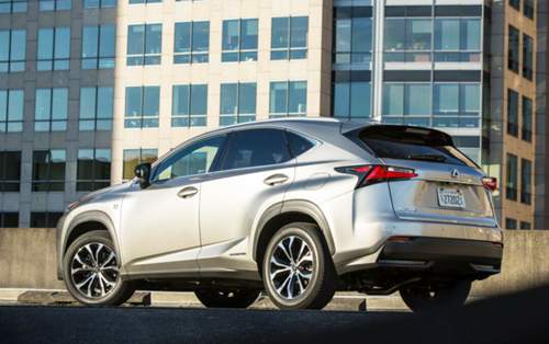 Der Lexus NX ist das erste Kompakt-SUV im Toyota-Konzern, das einen Hybridantrieb bekommt