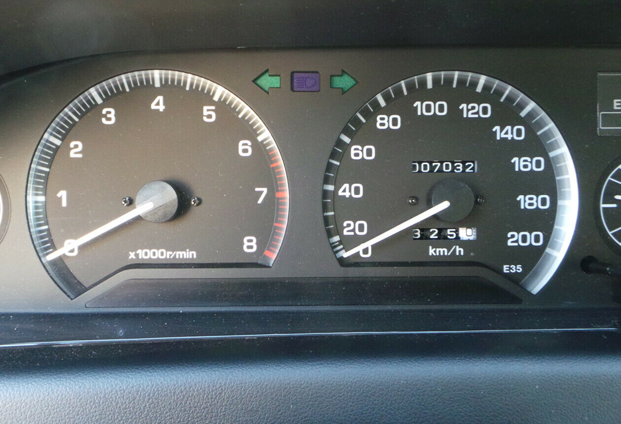 Das Fahrzeug Baujahr 1993 hat nur 7.000 Kilometer auf dem Tacho