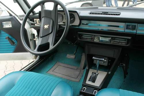 Peugeot 504 mit ZF Drei-Gang-Automatik 1974: Innenraum