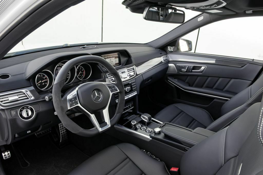 Das Kontrollzentrum des neuen E63 AMG.