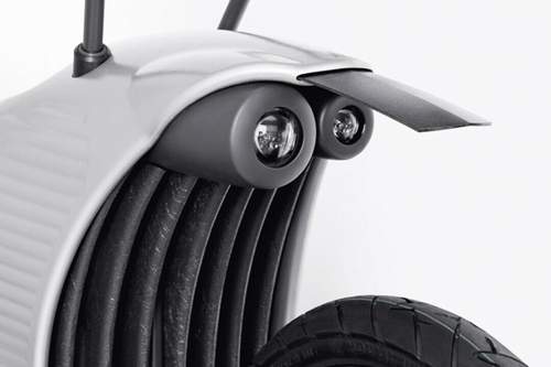Die beiden unterschiedlich großen Leuchten des Johammer lassen das Elektromotorrad noch etwas schrulliger aussehen