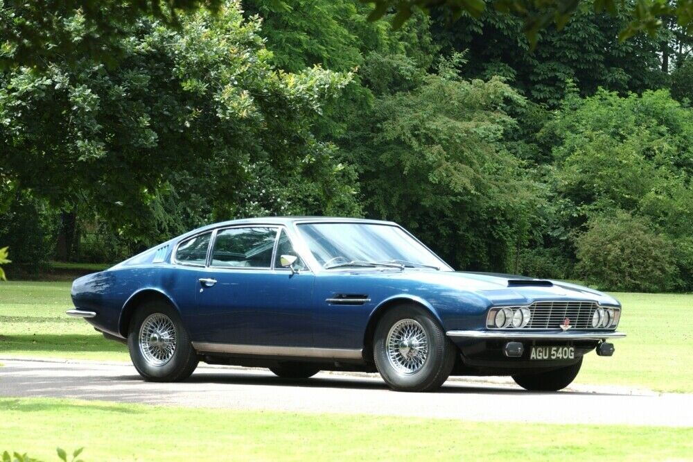 Hier ein Aston Martin DBS.