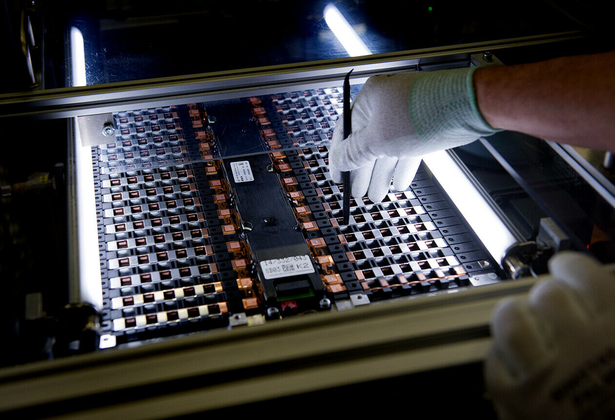 Mit steigender Anzahl von Elektroautos in Deutschland und dem Rest Europas, steigt auch der Bedarf an Batteriezellen. Die Fertigung will das Bundeswirtschaftsministerium nun mit einer Milliarde Euro fördern