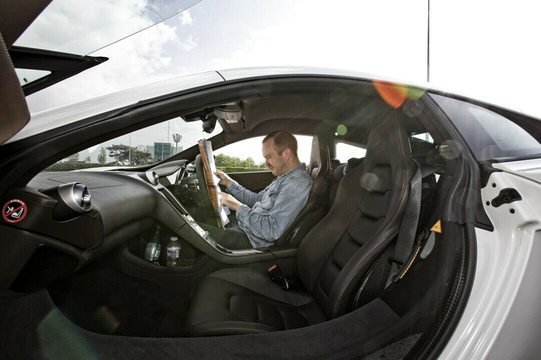 Ein geübter Blick in die Karte. Über das McLaren-Navi wurde schon viel Schlechtes geschrieben - das meiste ist wahr