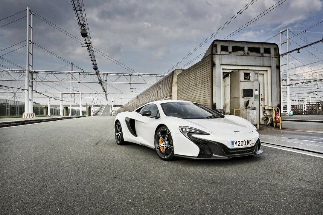 Verladung von 230.000 Euro: Wir kommen zu den Kleinlastern - der 650S ist zu breit für das Auto-Abteil