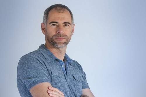 Der Designer Daniel Simon zeichnete unter anderem die Fahrzeuge für den Film "Tron: Legacy". Jetzt entwarf er die Roboracer