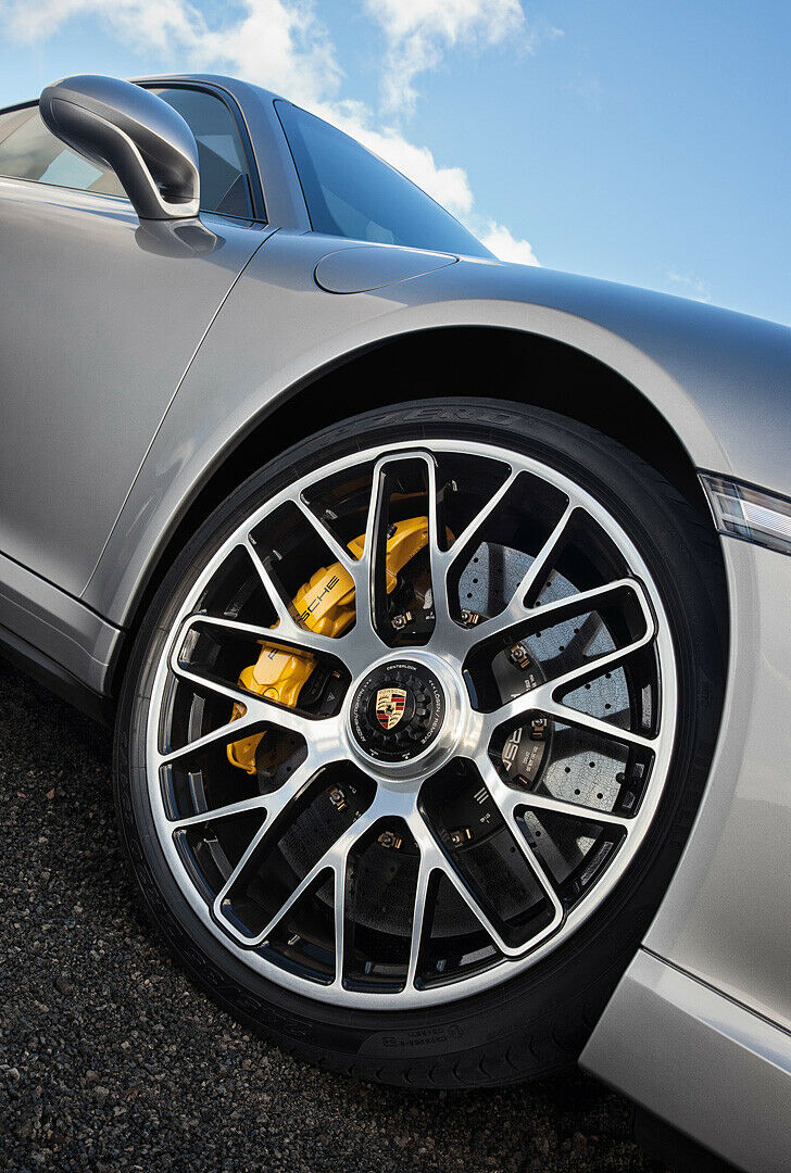 Beim Top-Modell Turbo S sind die 20-Zoll-Räder mit Zentralverschluss ein Teil der Serienausstattung
