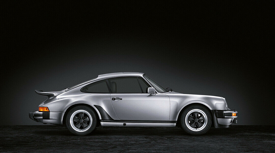 Die Legende: Der erste Turbo hatte 260 PS und kostete 65.800 Mark. Er galt als giftig, wenn der Turbo wie ein Hammer einsetzte