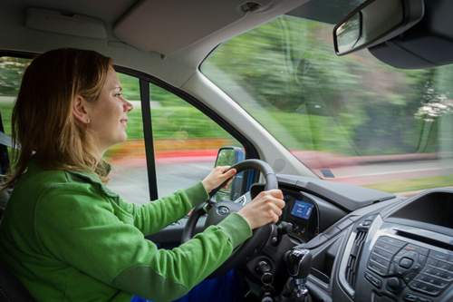 MOTOR-TALK Redakteurin Sabine Stahl gefallen die hohe Sitzposition und die großen Außenspiegel