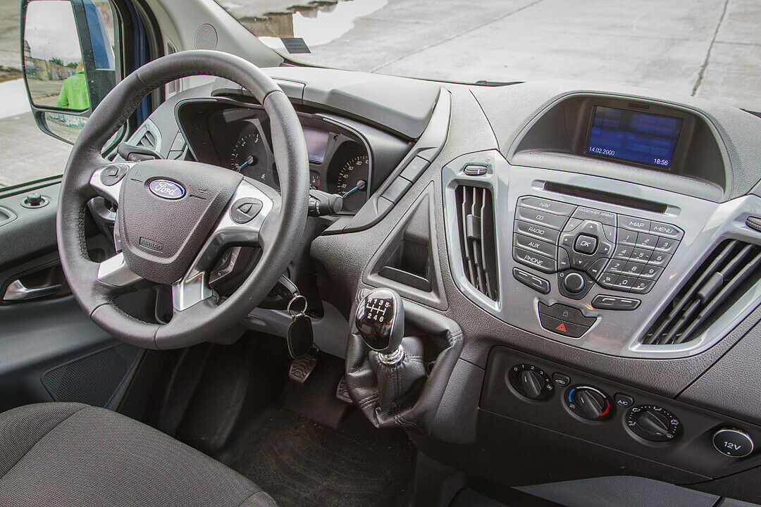 Alles wie bei einem PKW: Das Cockpit würde zu einem kleineren Auto passen