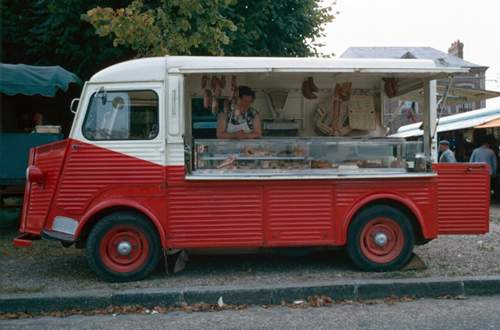 Auch heute noch ist der Citroën Typ H zum Foodtruck umgebaut auf Festivals und Märkten zu sehen