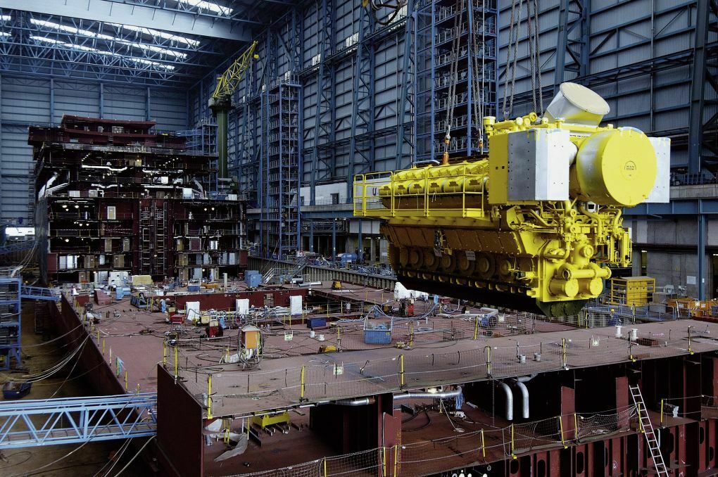 Gigantische Motoren im Werk von MAN