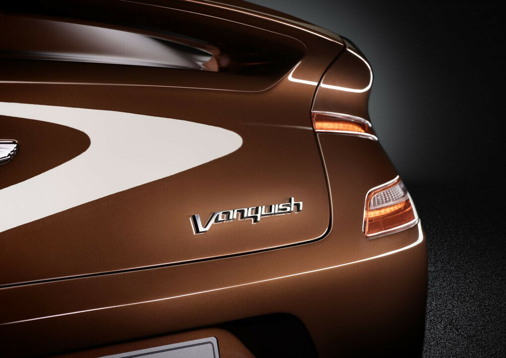 Vanquish-Emblem am Heck