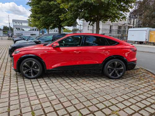 Q6 e-tron Sportback in Soneirarot Metall