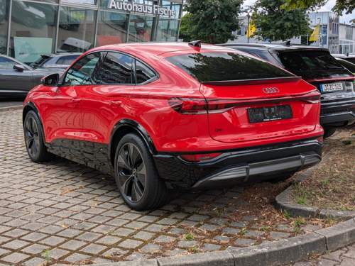 Q6 e-tron Sportback in Soneirarot Metall