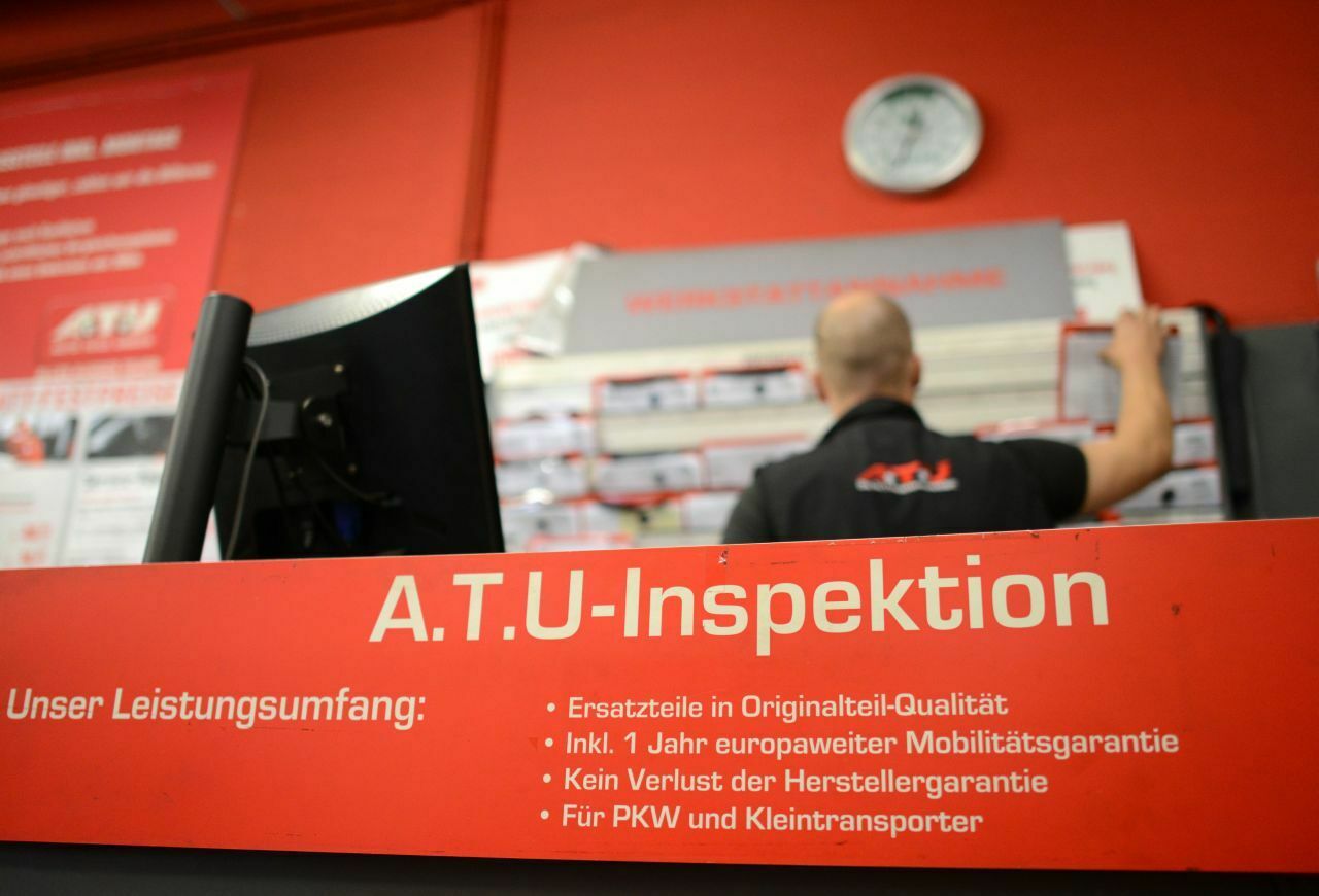 Gute Neuigkeiten für die rund 10.000 ATU-Mitarbeiter: Die Werkstattkette soll noch in diesem Monat verkauft werden. Die Insolvenz ist damit vom Tisch