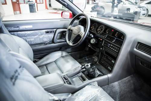 Den Innenraum der Supra überzieht teilweise noch die Plastikfolie aus dem Werk