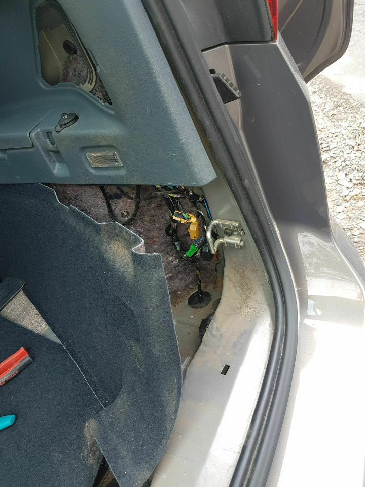Einparkhilfe nachrüsten bzw. was sind das für Stecker?