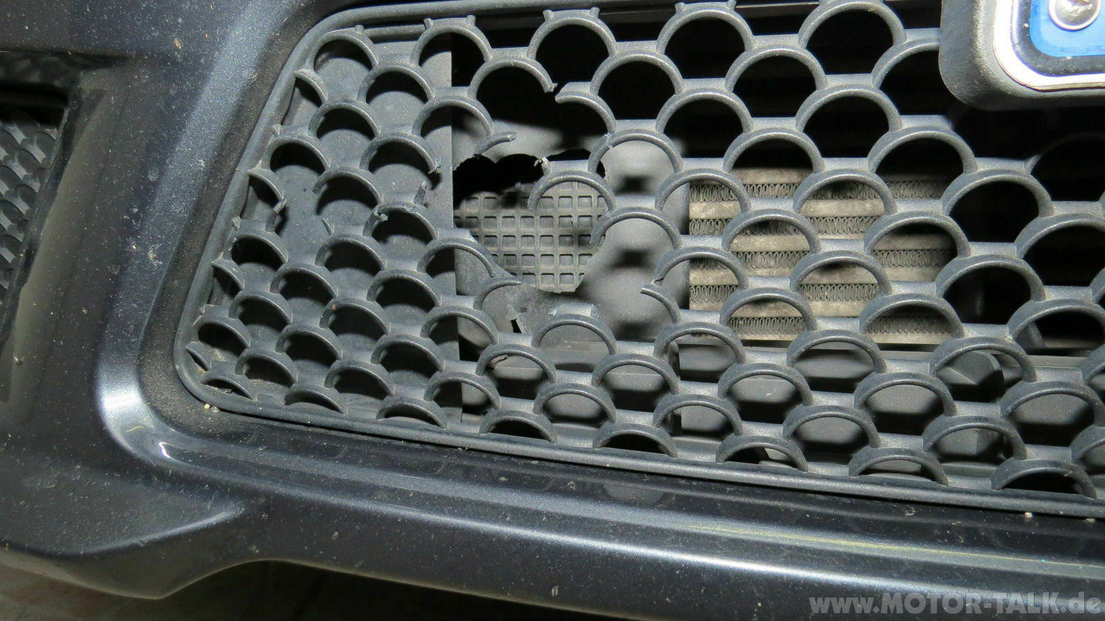 Einschlag in Frontschürze