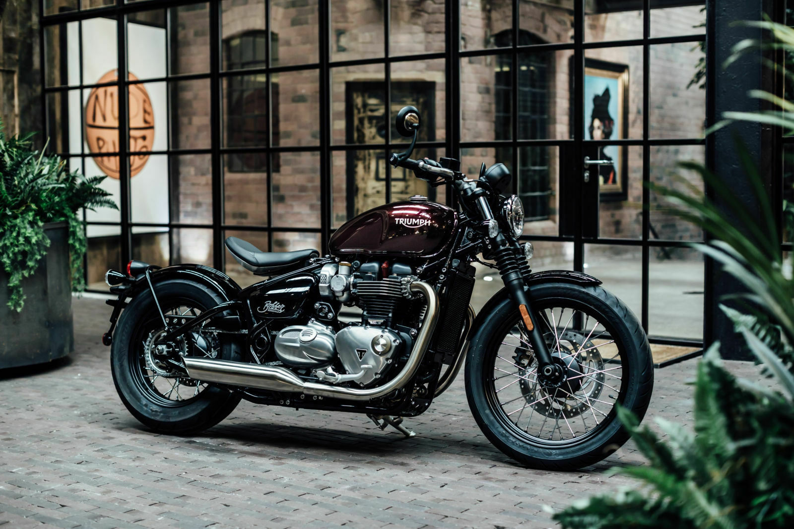 Triumph Bonneville Bobber: Der Aluminiumsitz ist verschiebbar ausgeführt