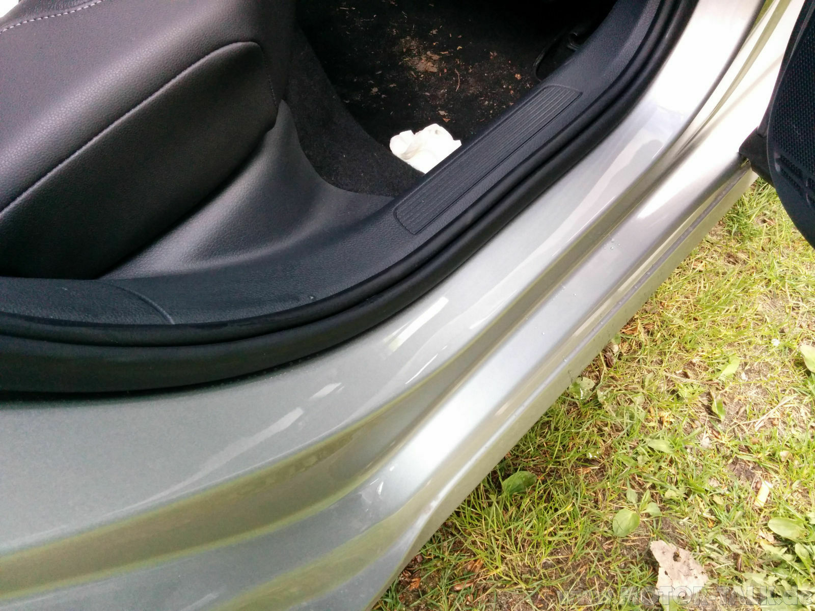 Einstiegsleisten zerkratzen Türe: wer ist betroffen / was tut VW?