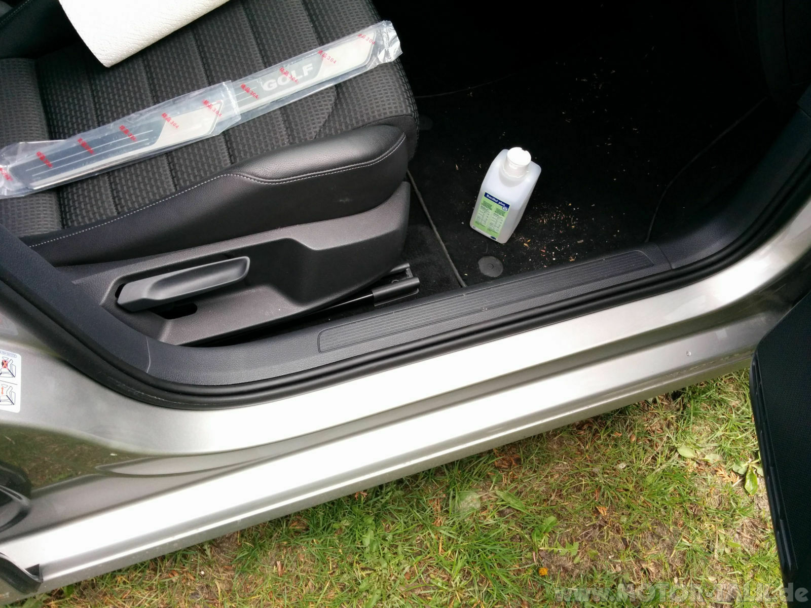 Einstiegsleisten zerkratzen Türe: wer ist betroffen / was tut VW?