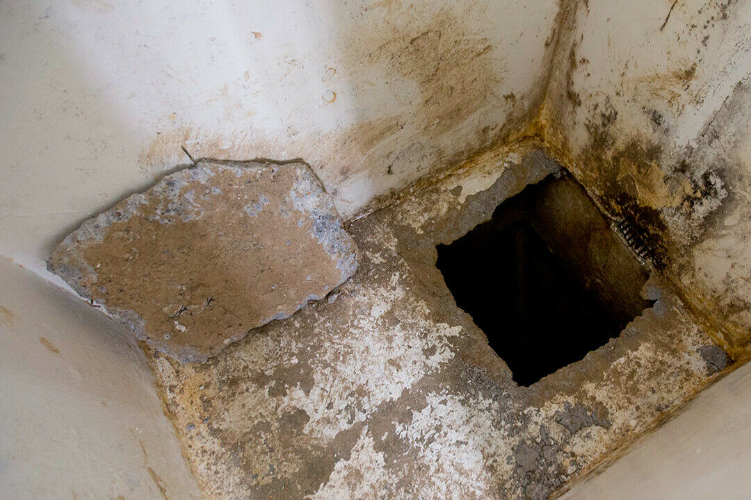 Durch dieses Loch in der Dusche flüchtete Guzmán