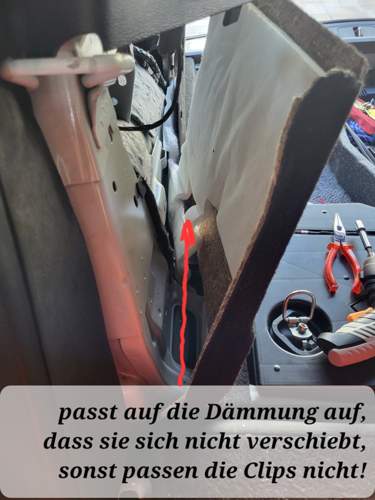 Seitenverkleidung einbauen