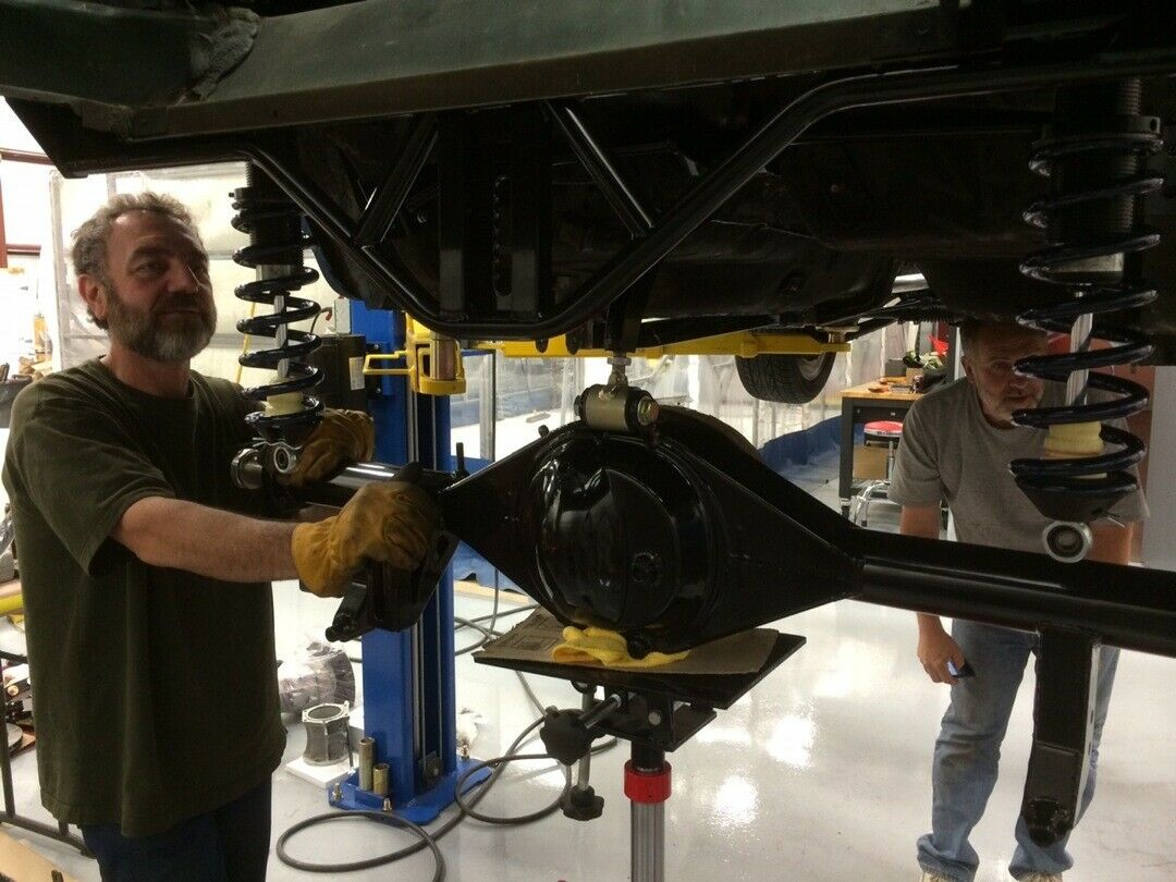 Außerdem bekommt der Mustang ein verbessertes Fahrwerk....